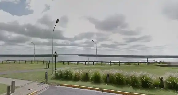 Rescate heroico: una oficial de policía salvó a un hombre que se ahogaba en el Río Paraná