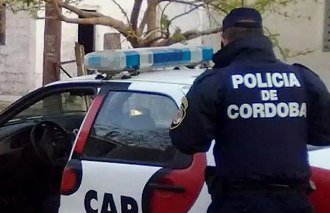 Aplastó a su bebé cuando dio marcha atrás