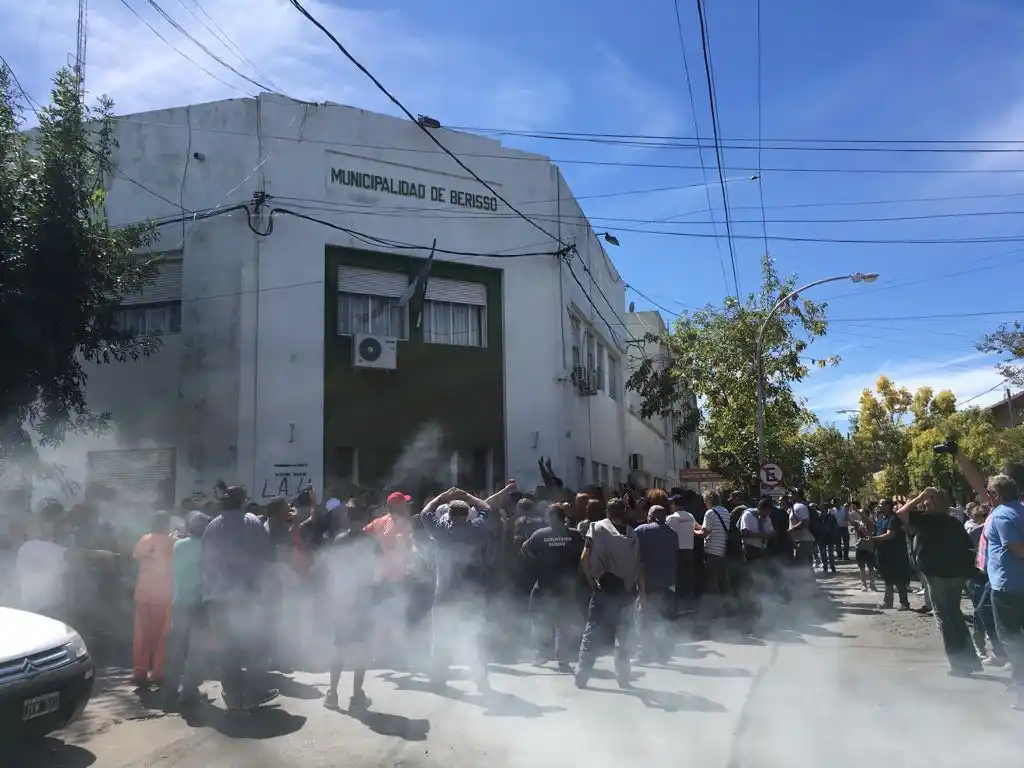Berisso: Municipales marcharon y están de paro martes y miércoles