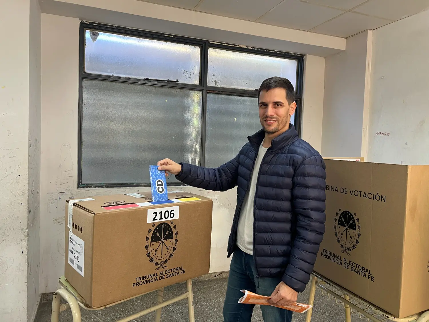 El intendente Viotti emitió su voto en la mañana de este domingo