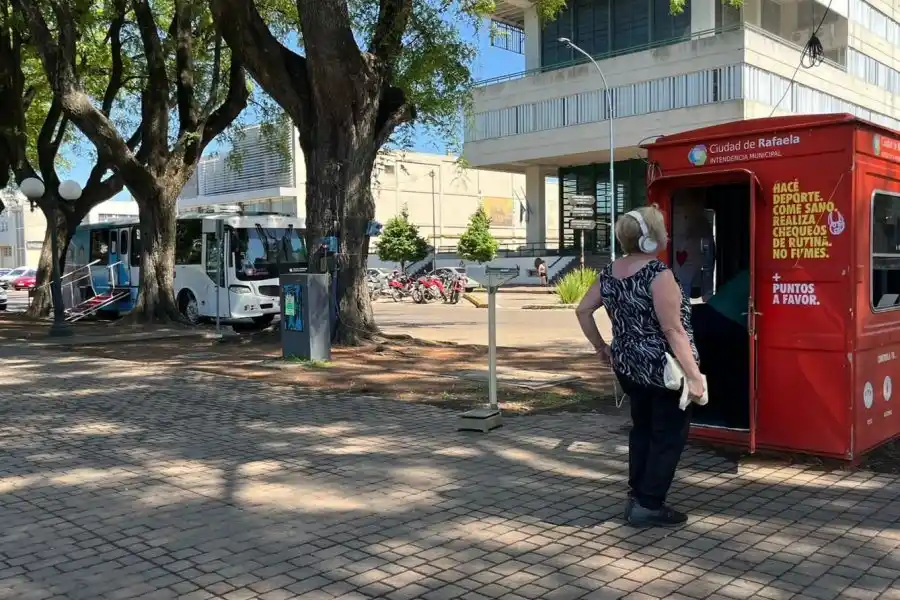 El Punto Sano, prestando servicios en la Plaza 25 de Mayo