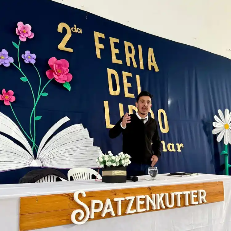 La 2ª Feria del Libro en Spatzenkutter reunió literatura, arte y participación comunitaria