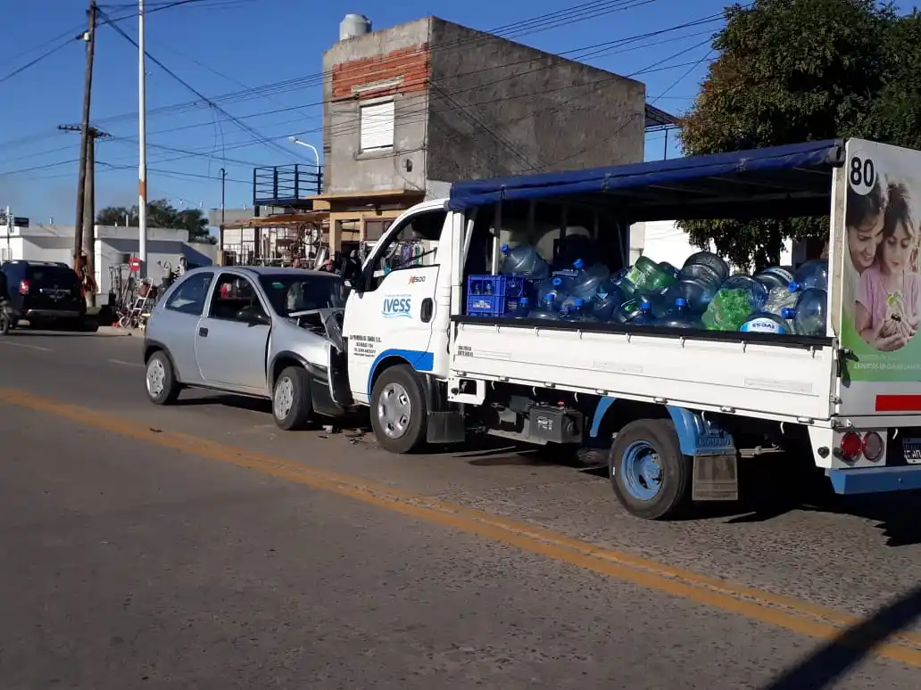 Una mujer y sus dos hijos terminaron en el Hospital al chocar de frente