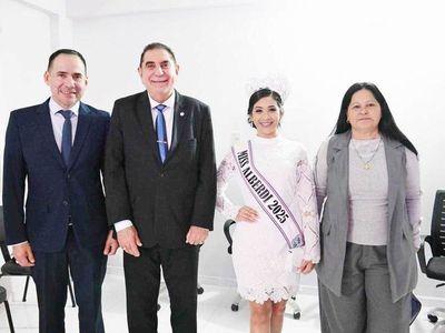 El ministro Ferreira participó en el acto por
el 95.º aniversario de la ciudad de Alberdi