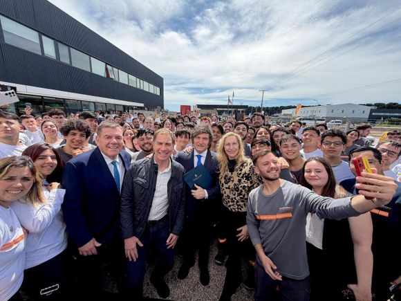 Milei en Mar del Plata: "Cuando a alguien no le alcanza es porque sobra Estado", dijo en la inauguración de una fábrica