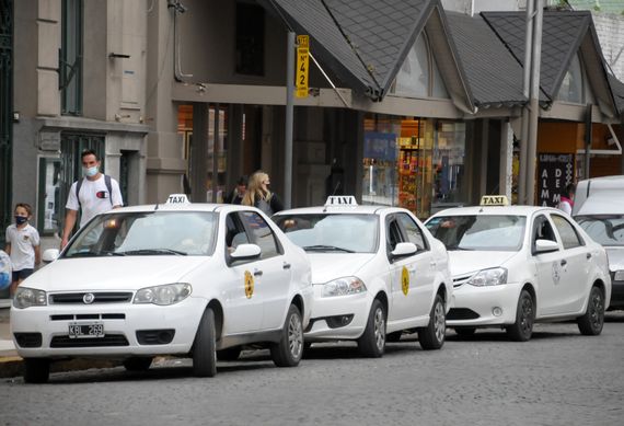 Méndez presentó un proyecto para mejorar el servicio de taxis en Tandil