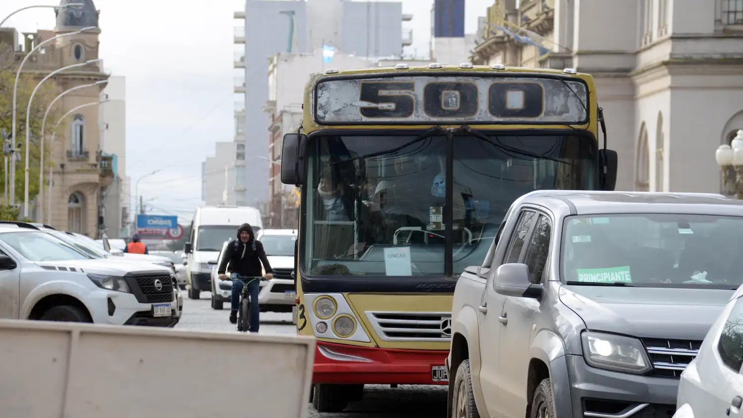 El transporte público atraviesa una situación de emergencia y el Ejecutivo analiza medidas para reorganizar el servicio.