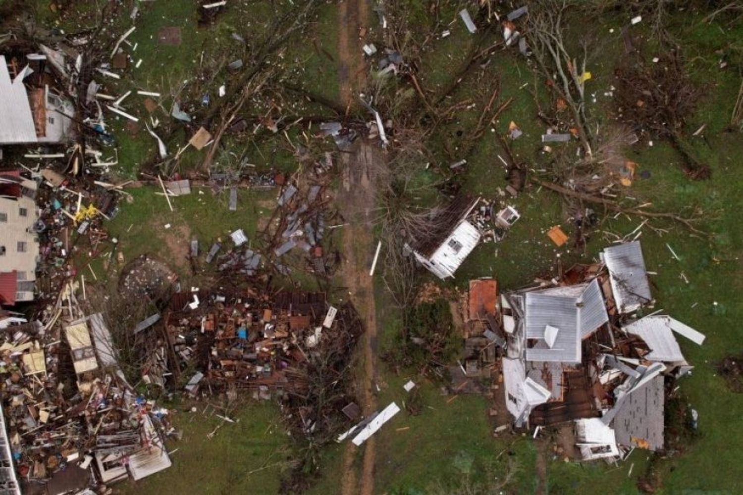 Un tornado arrasó con el sudeste de Missouri, en los Estados Unidos