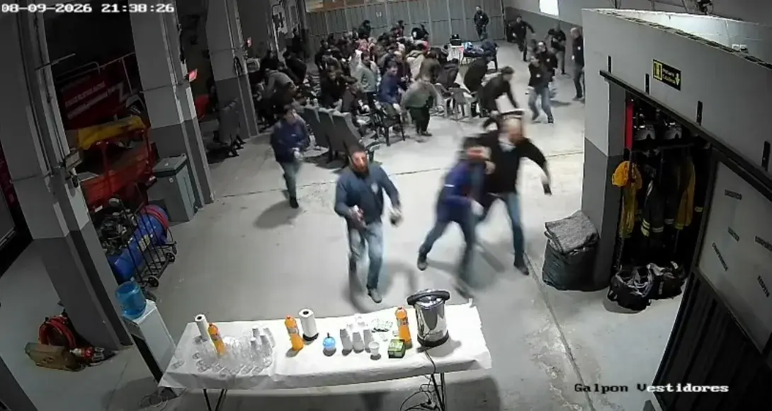 VIDEO | Un incendio interrumpió una capacitación y movilizó de urgencia a un grupo de Bomberos Voluntarios