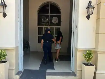 Una joven fue detenida por violación de domicilio, desobediencia y daños