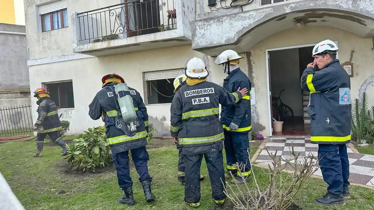Daños materiales generó el fuego en un departamento