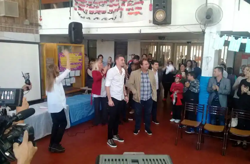 Armani fue homenajeado en su ciudad natal