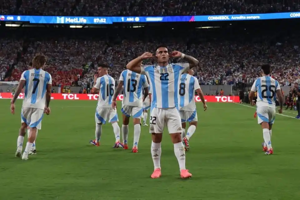 Argentina le ganó a Chile y es el primer clasificado a los cuartos de final de la Copa América