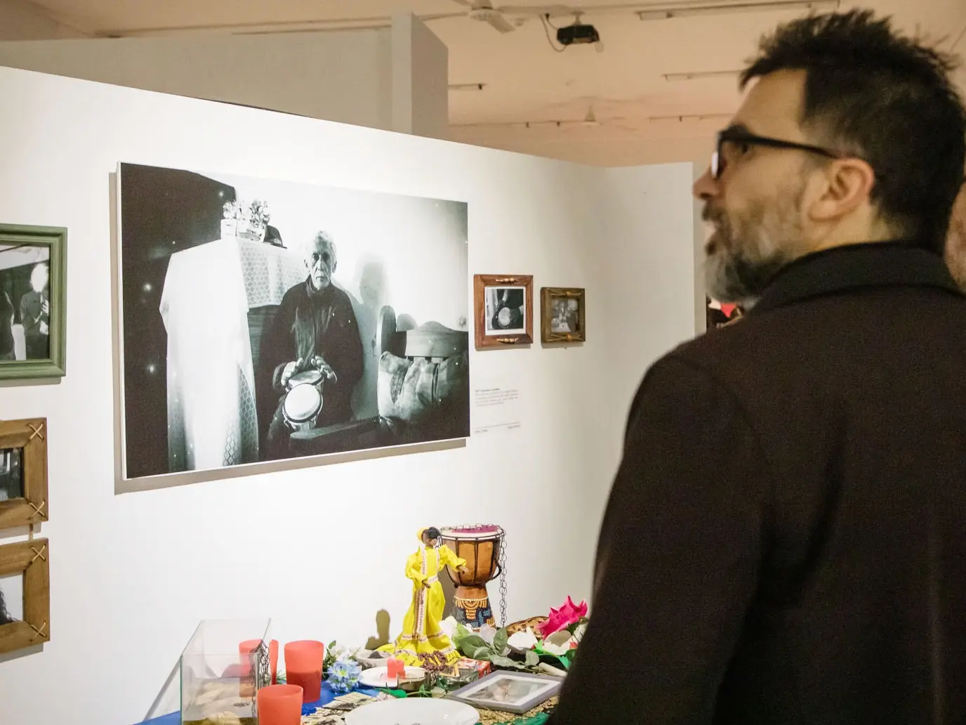Invitan a un recorrido guiado y clase magistral junto al autor de la nueva exposición