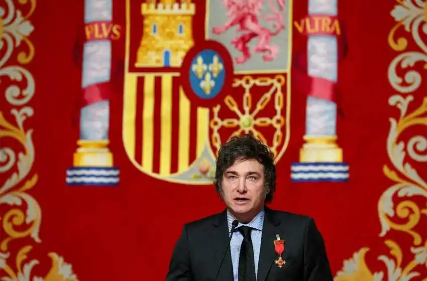 Milei volvió a apuntar contra Pedro Sánchez: “Le gusta mucho el Estado para llevarse puesto a los españoles"