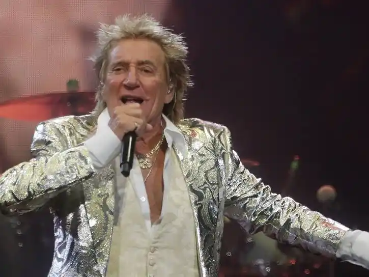 Mirá el video: Stewart cantando en vivo en los American Music Awards 2025