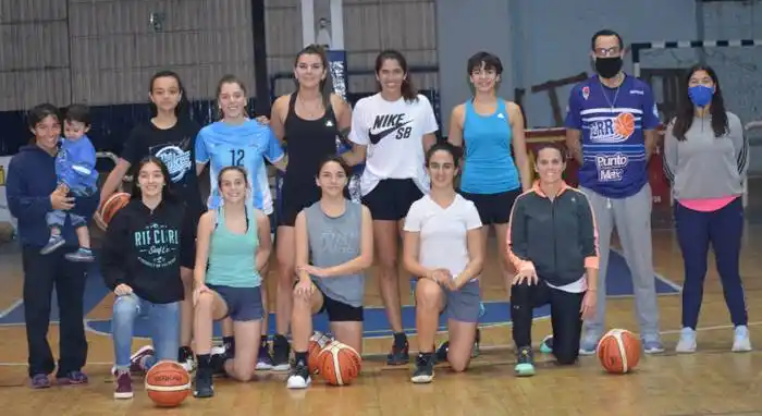 Ferro afianza la primera división del básquet femenino