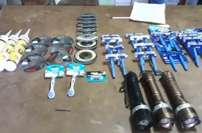 Detuvieron a un hombre que robó en dos comercios