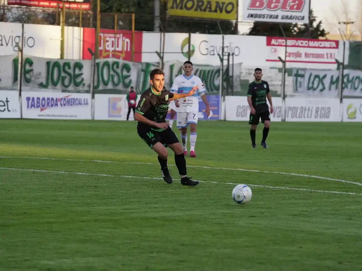 Perdió el puntero y a Sportivo le viene Douglas