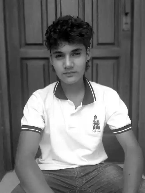 Enzo Martínez, número 5 de la sub 20 de Sarmiento, ansía que vuelva a rodar la pelota.