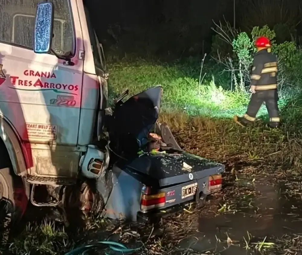 Bomberos de Luján y Exaltación trabajaron en el lugar. Fotos El Civismo.