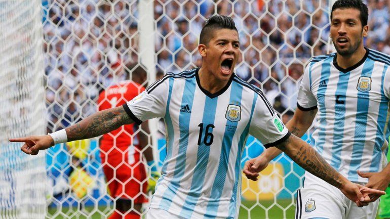 Marcos Rojo regresó a La Plata luego de brillar en el Mundial de Brasil