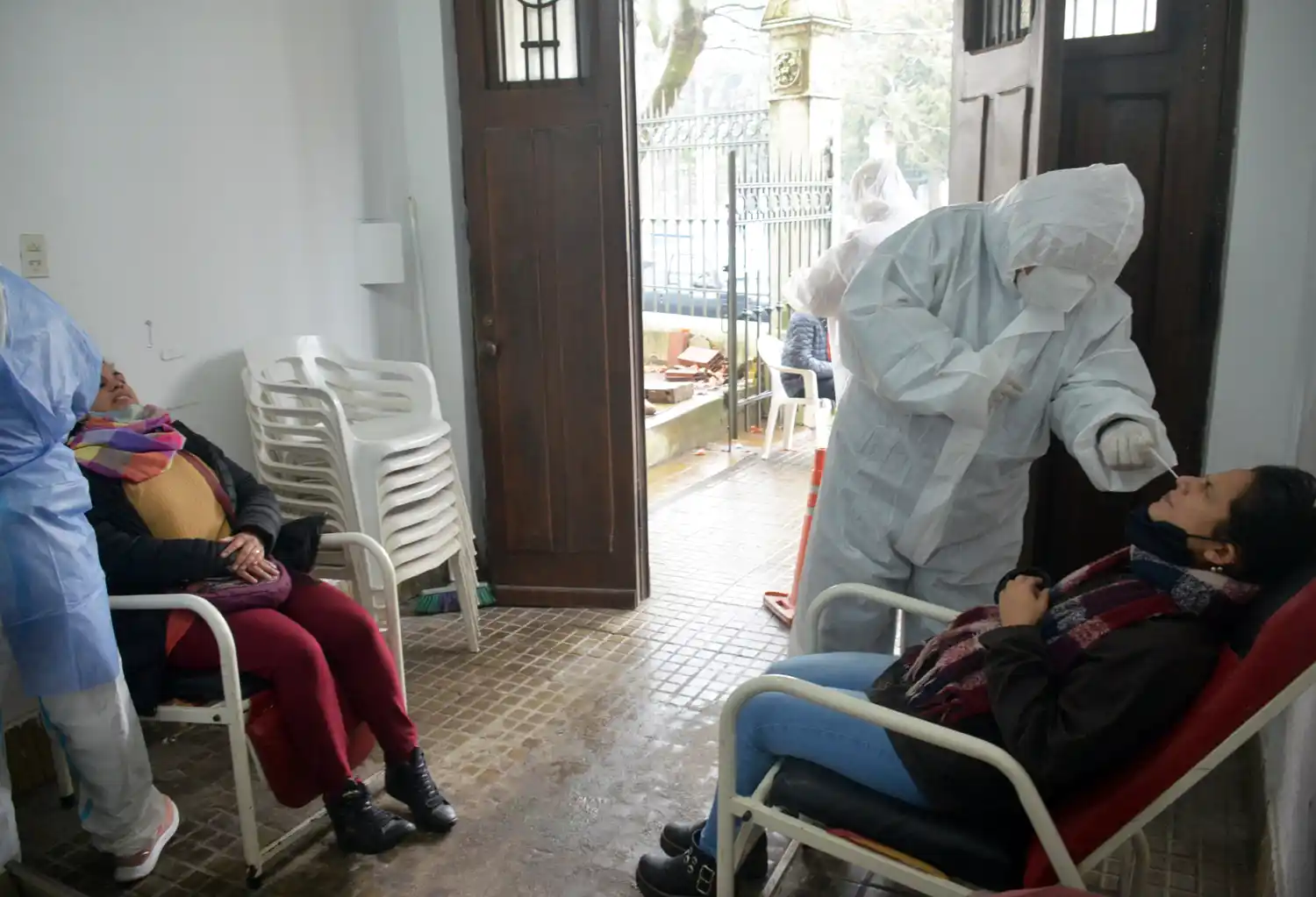 Realizarán pruebas PCR a personas asintomáticas