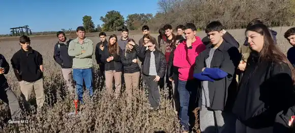 El INTA Chascomús, clave para el desarrollo agropecuario: estudiantes de la UADE conocieron la innovación en Chacra Experimental Manantiales