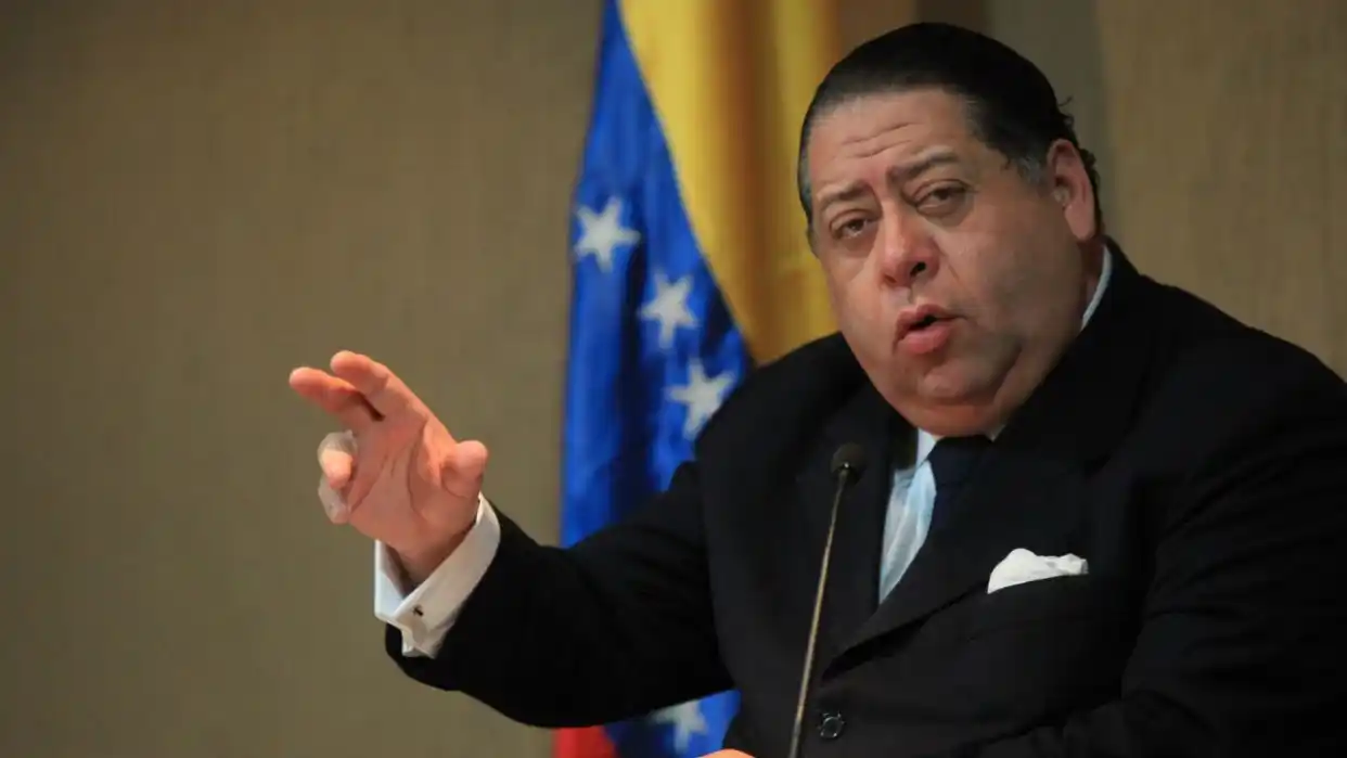 ¡PA’ LANTE Y PA’ TRAS! Hermann Escarrá dice que lo de los $23 mil millones en la trama de corrupción fue un «lapsus»