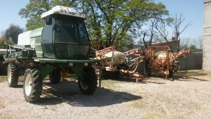 Trenque Lauquen: Denuncian olor a agroquímicos en un local de venta de máquinas fumigadoras