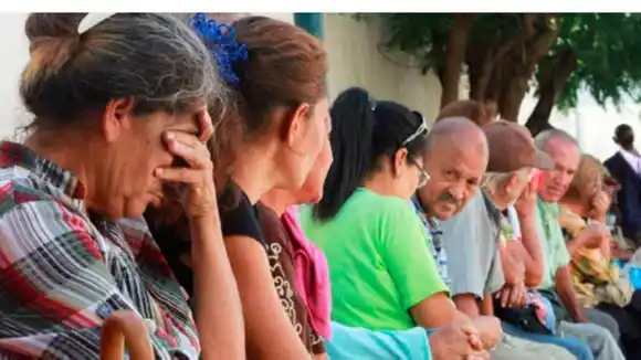 A ESTO SE REDUJO la pensión y el salario mínimo con el desastre del dólar