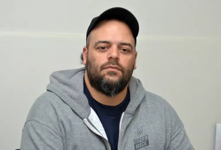 Al frente estará Miguel Iademarco, militante del PTS, quien se desempeña como trabajador nodocente y docente de la educación pública.