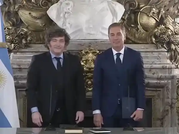 "Tenemos un presidente que tiene una convicción, una decisión y una vocación enorme de que el argentino no vuelva al derrotero del desastre", sostuvo el nuevo jefe de Gabinete