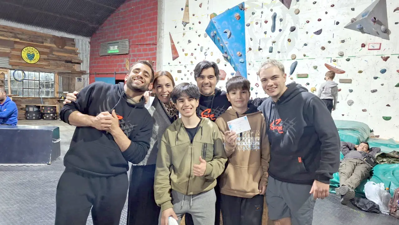 Los atletas junto a sus profesores