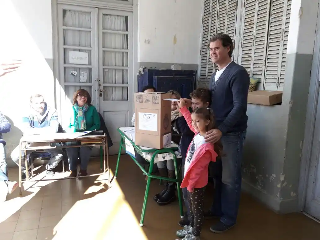 Piaggio votó y agradeció el trabajo de los fiscales de mesa