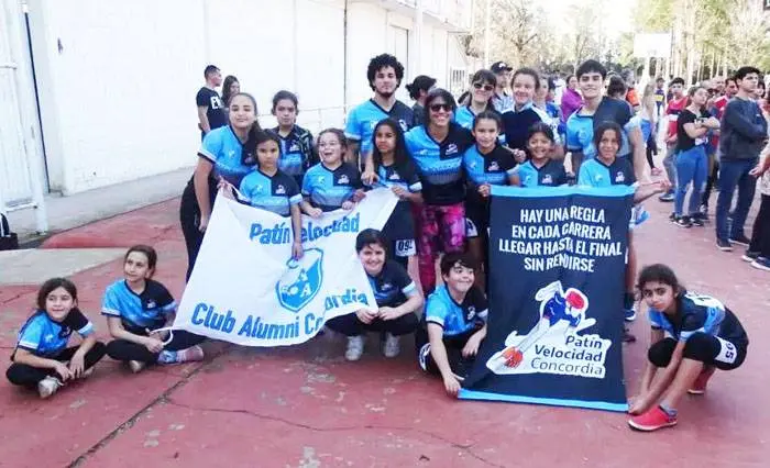 Destacada participación de patinadores de Club Alumni en Nogoyá