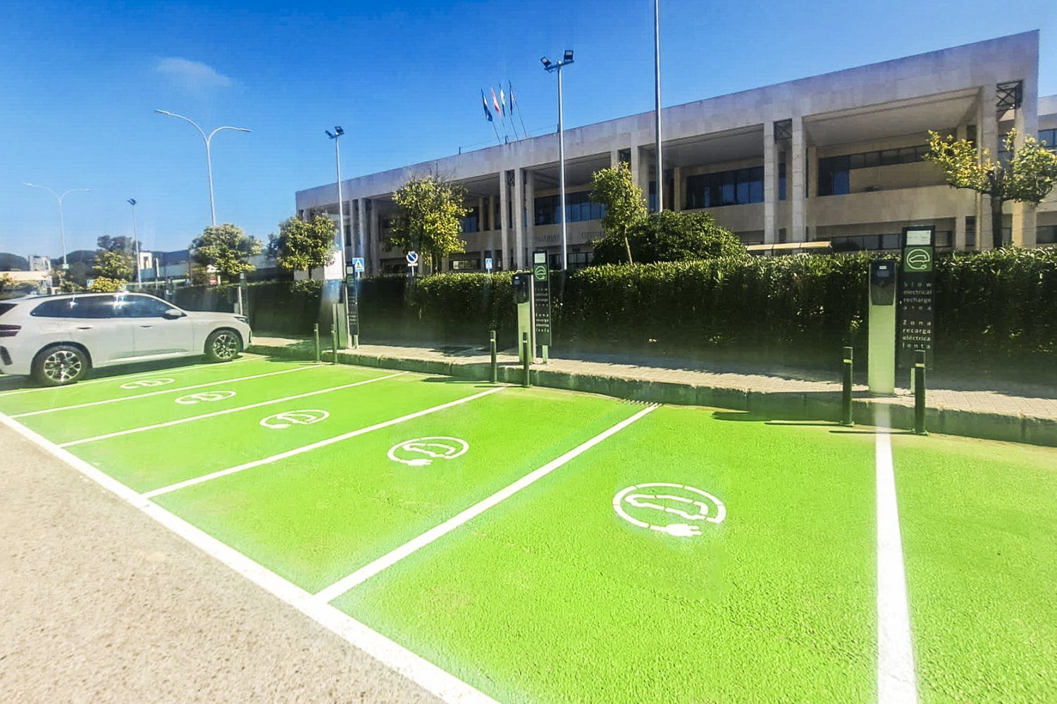 Movilidad eléctrica: el Aeropuerto de Jerez habilita 35 puntos de carga para vehículos