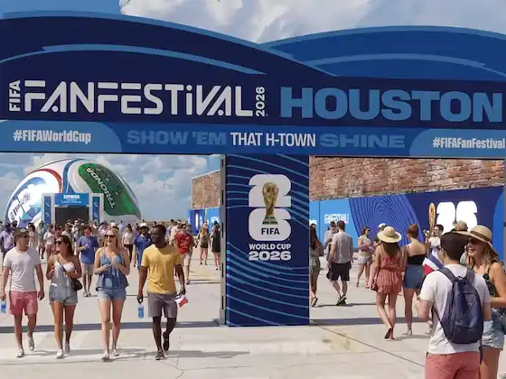 Las guías recuerdan, entre otros ítems, la obligación de declarar montos superiores a 10.000 dólares por grupo familiar al ingresar a Estados Unidos . Foto:Houston FIFA World Cup