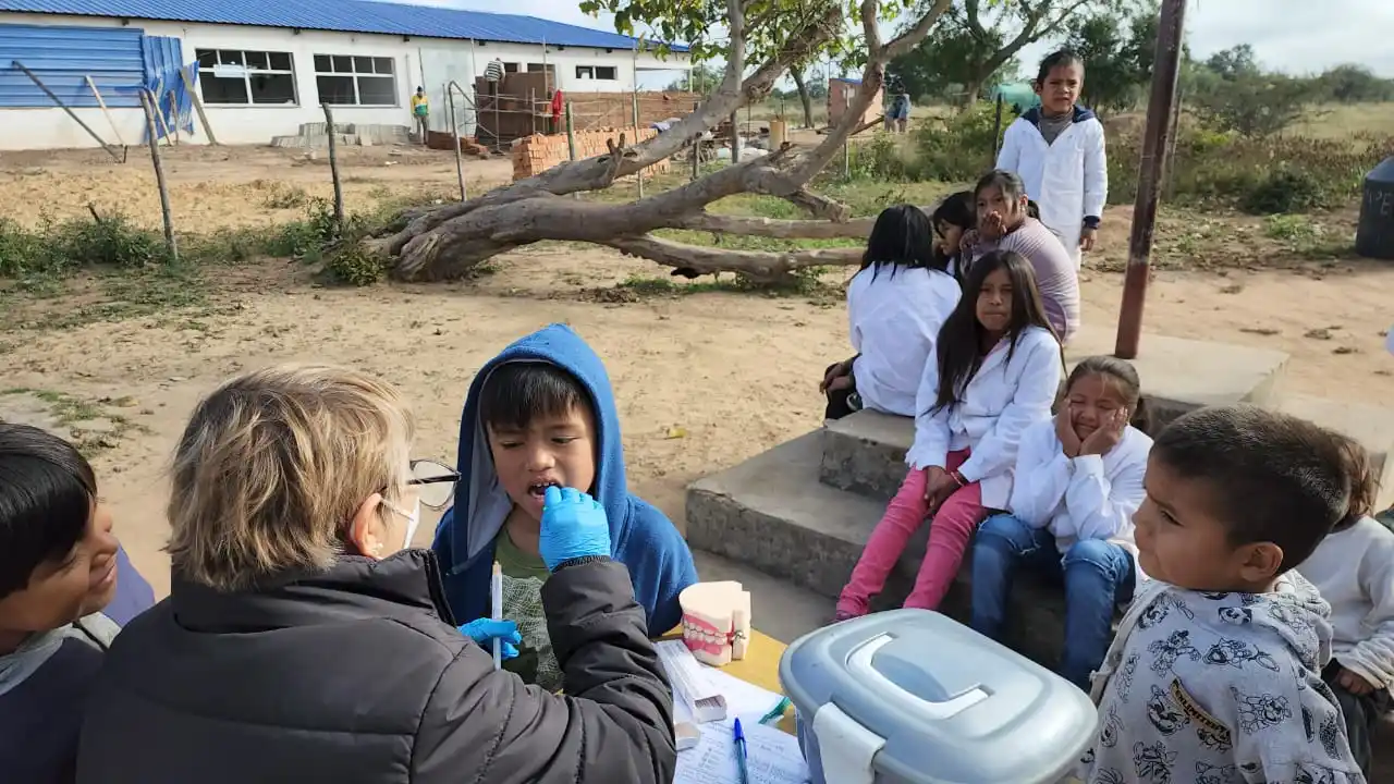 La charla fue traducida al idioma originario “con el objetivo de tener una mejor llegada de los mensajes para los chicos, ya que la traducción en su propia lengua es fundamental en estos casos”.