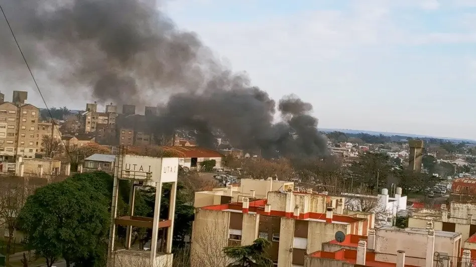 Incendio en el corralón municipal del barrio Las Lilas