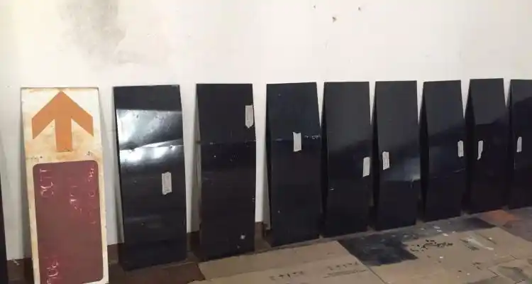 Comienzan a plotear los carteles de calle Mitre