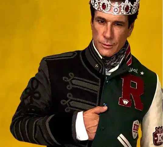 Fernando Carrillo se desnuda para un reto