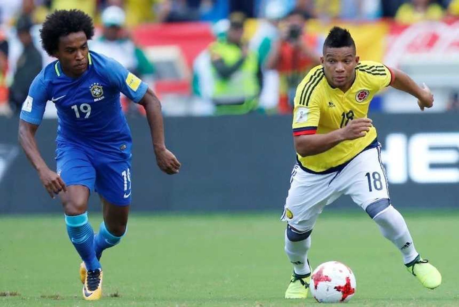 Colombia empató con el líder Brasil