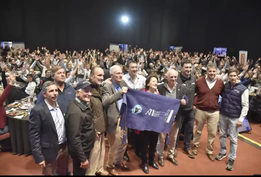 Mondino subió el volumen más alto que nunca en Palermo