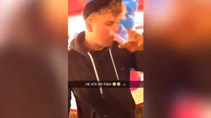 Se tragó un pez para hacerse famoso en las redes, pero le salió mal