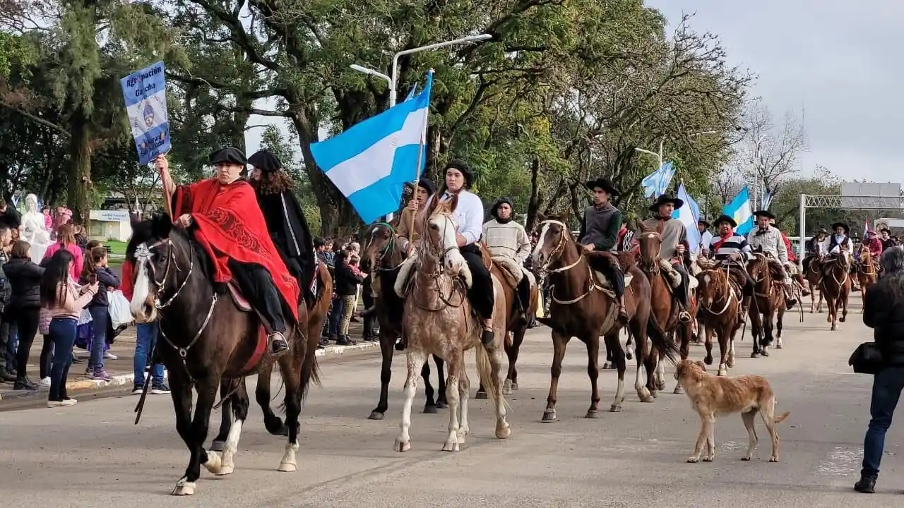 Ecos de desfiles patrióticos