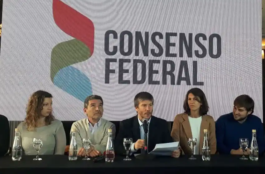 Bonifatti: "Hay que recuperar al Municipio prestador de servicios"