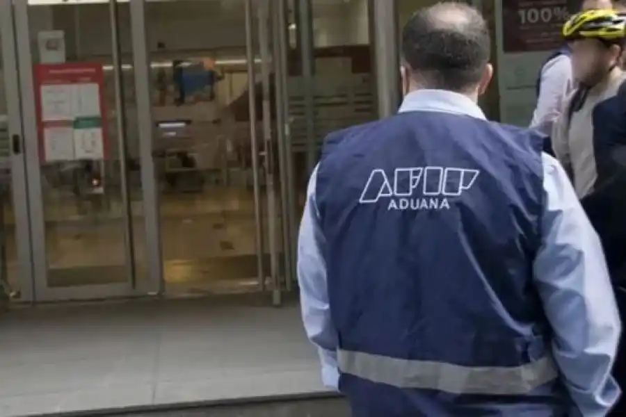 Rosario: Aduana allanó bancos por una fuga de 400 millones de dólares al exterior