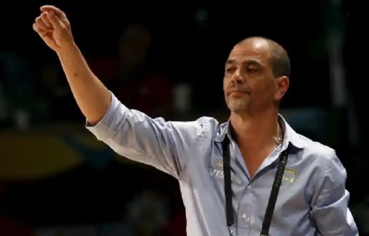 Sergio Hernández, con los entrenadores de fútbol