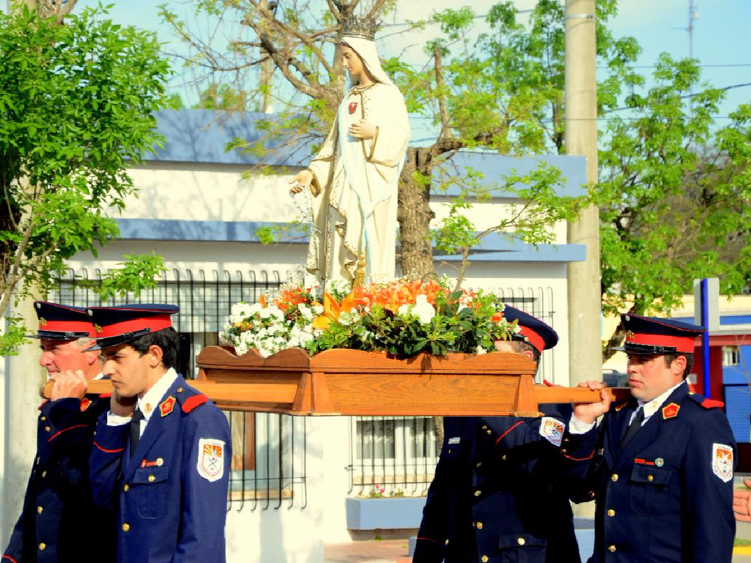 Patronales en La Francia: de la procesión a la caravana